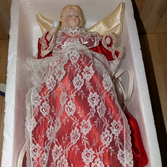 Elegant Red Angel Tree Topper 10 Inch Pre-owned - Picture 10 of 11